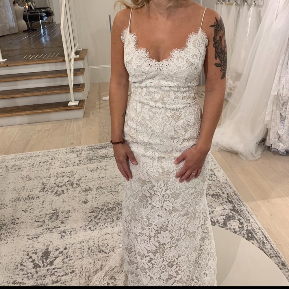 Elegant White Lace Wedding Dress